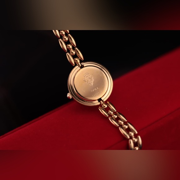 Vintage 1990s Gucci Interchangable Bezel 11/12.2 Women Watch
Rice Link Bracelet - Picture 15 of 16